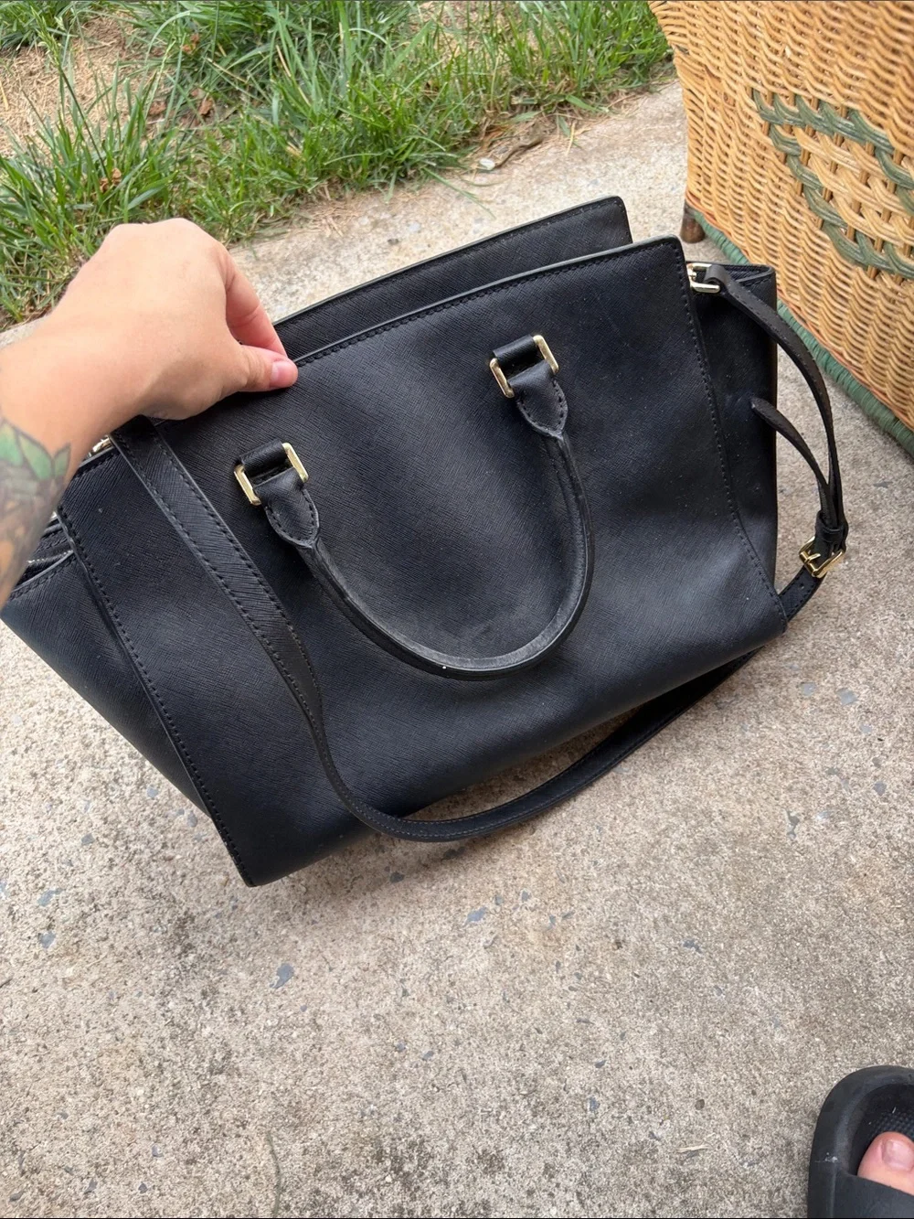 Michael Kors Black Leather Tote w/ Gold Hardware Selma Satchel Chic Professional